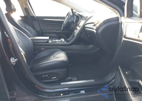 2019 Ford Fusion Titanium z USA, uszkodzony, nr VIN 3FA6P0D90KR117343